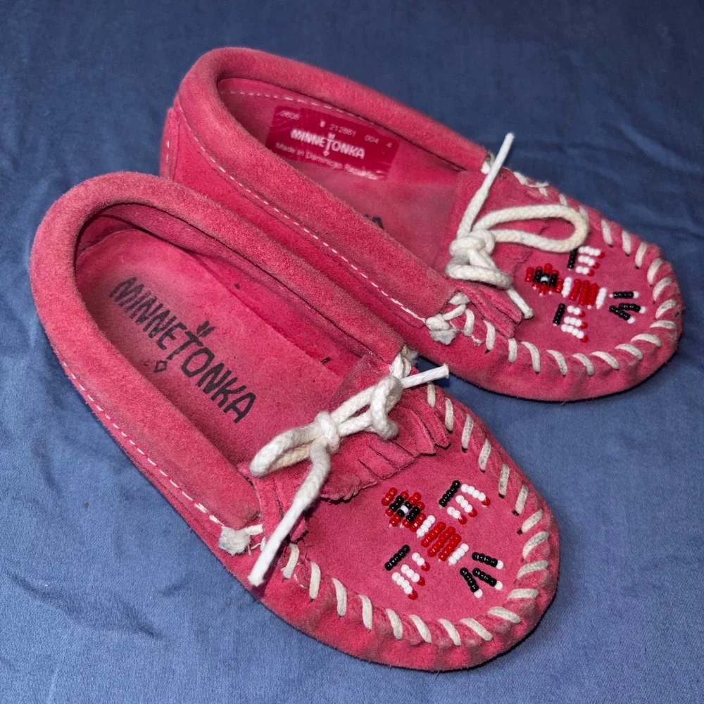 Minnetonka Kids Pink Suede Thunderbird Beaded Moccasins Size 8 2605